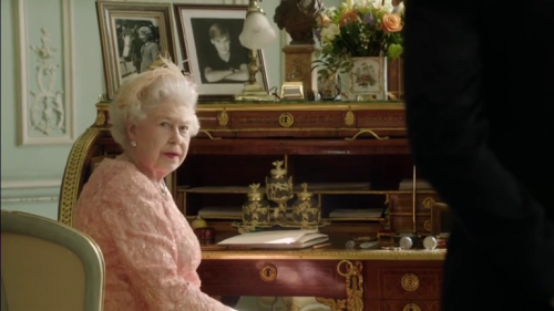 6 it is the queen