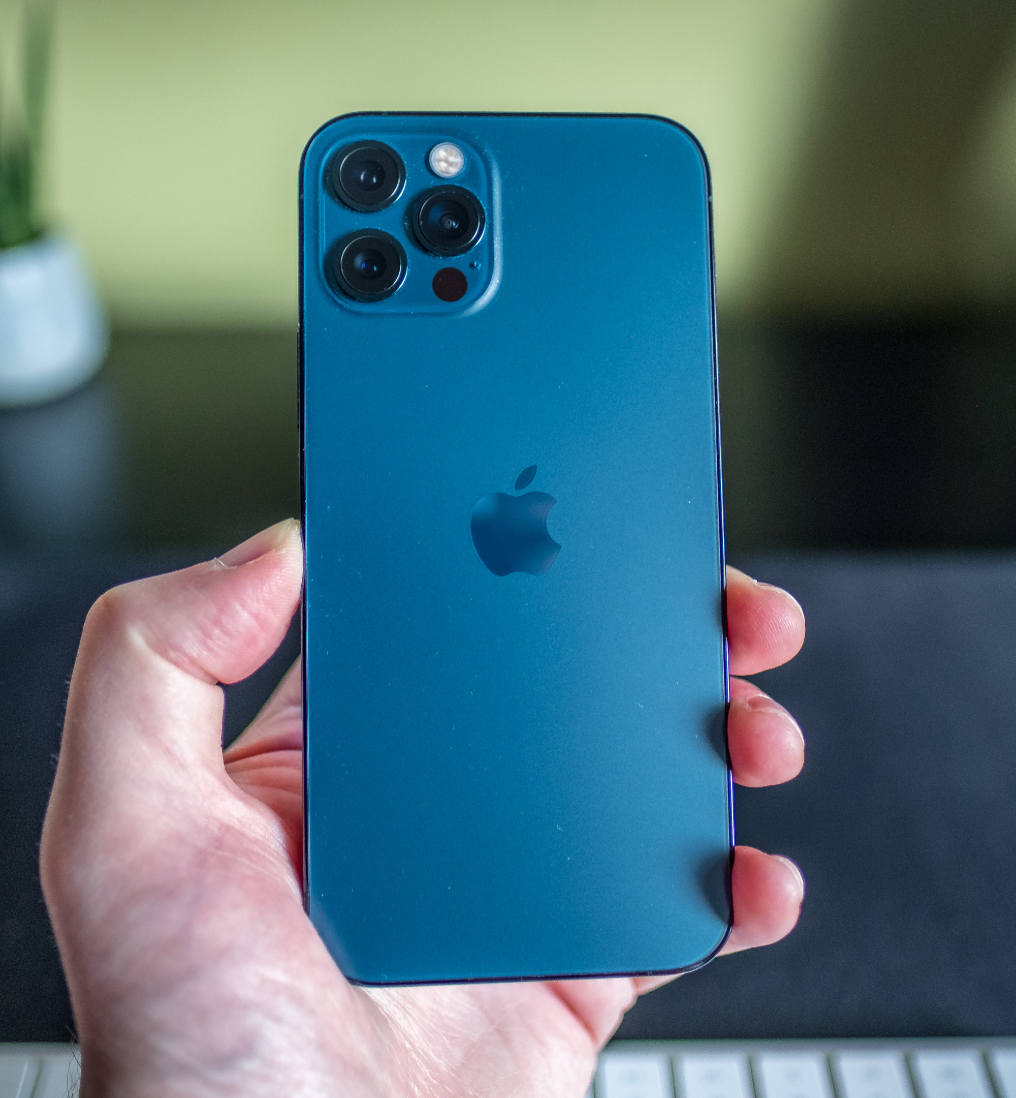 A Week with the iPhone 12 Pro Ian Dick